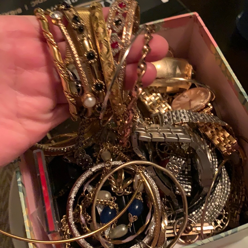 Ridiculous amount of untested jewelry this is a major huge bundle